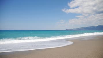 Private beach nearby, white sand, free beach shuttle, free beach cabanas