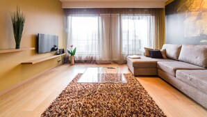 Deluxe Apartment | Living room | LCD TV - Hilltop Apartments - City Centre Foorum (Tallinn)