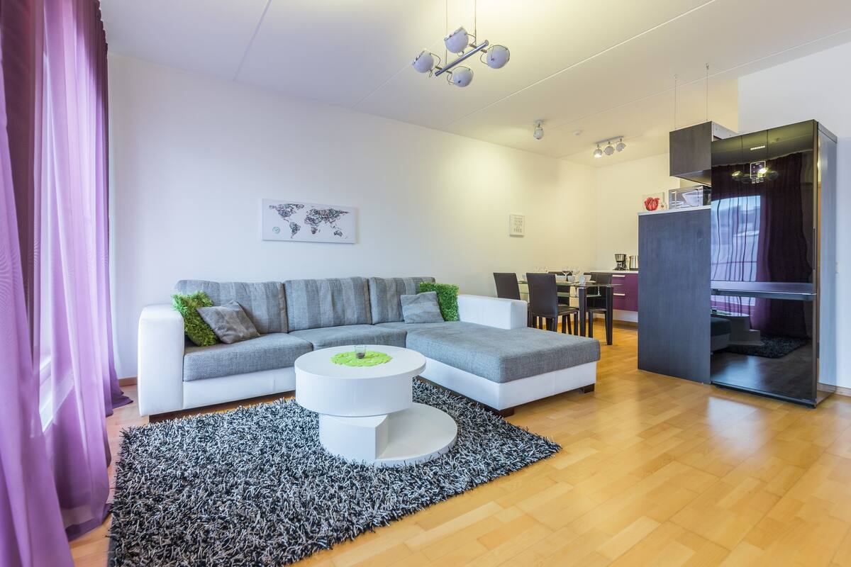 Apartment, 1 Schlafzimmer (Narva street 5) | Wohnbereich | LCD-Fernseher