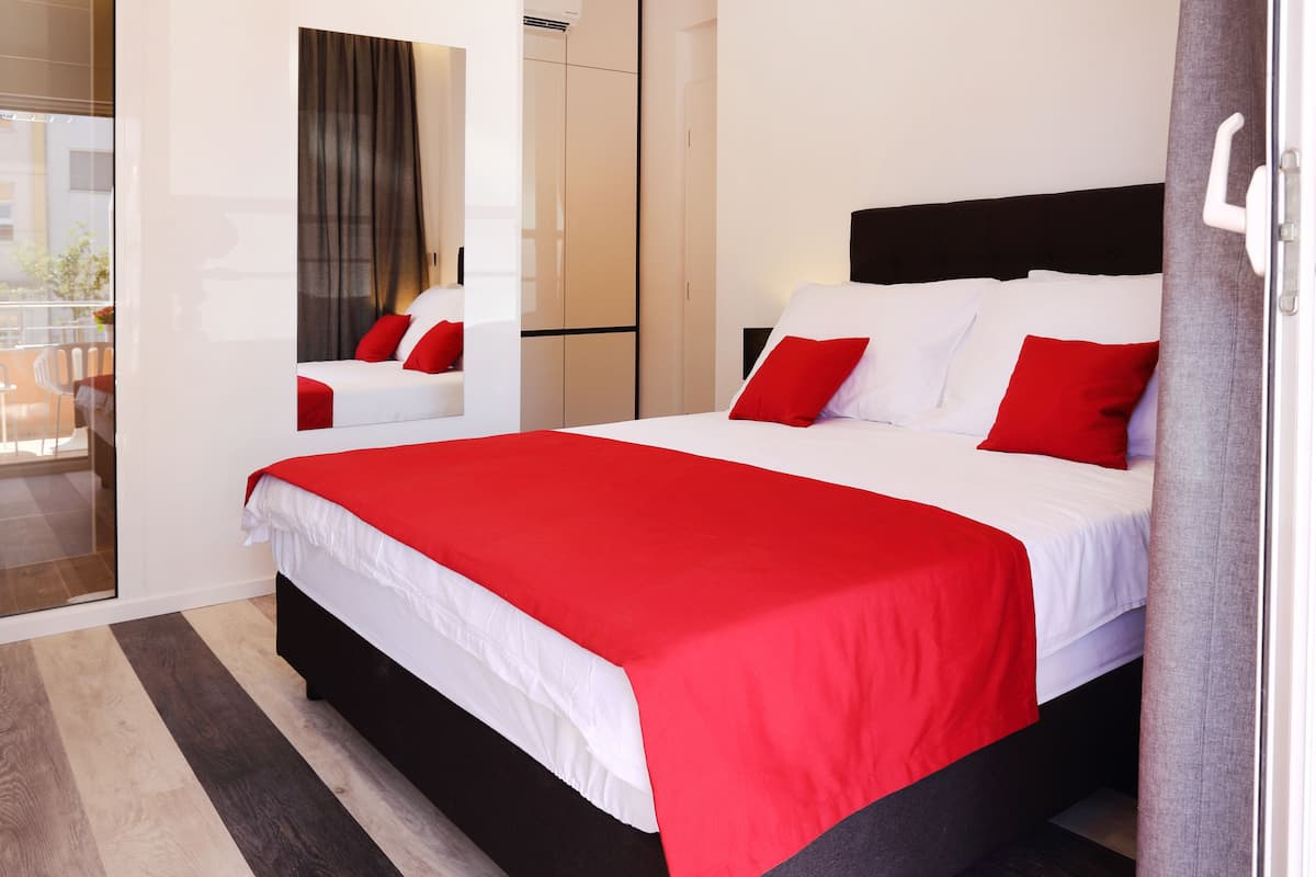 Deluxe tweepersoonskamer, balkon | Donzen dekbedden, pillowtop-bedden, geluiddichte muren