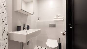 Economy Studio | Bathroom | Shower, free toiletries, hair dryer, slippers