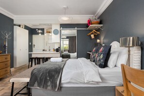 In-room safe, desk, blackout curtains, iron/ironing board - Sandringham 23 (Cape Town)