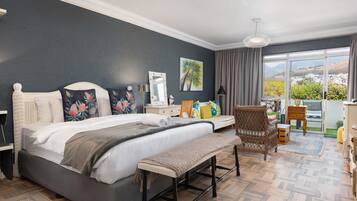 Studio tiện nghi đơn giản, quang cảnh núi | Két bảo mật tại phòng, bàn, màn/rèm cản sáng, bàn ủi/dụng cụ ủi quần áo