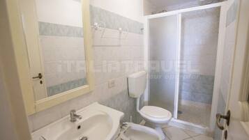 Apartment, 1 Schlafzimmer | Badezimmer | Dusche, Bidet