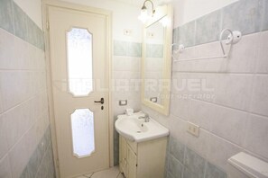 Apartment, 1 Bedroom | Bathroom | Shower, bidet