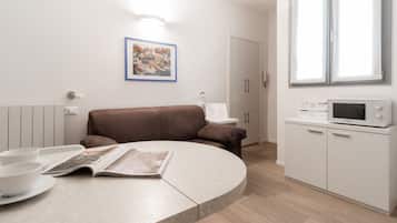 Apartemen (1 Bedroom) | Area keluarga | TV layar datar