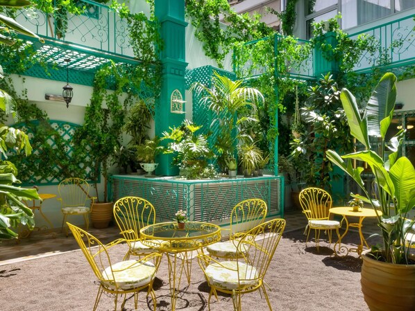 Bar (on property) - ibis Styles Athens Routes (Athens)