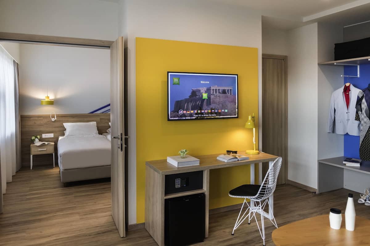 Premium Suite, Multiple Beds | Hypo-allergenic bedding, pillowtop beds, in-room safe, desk