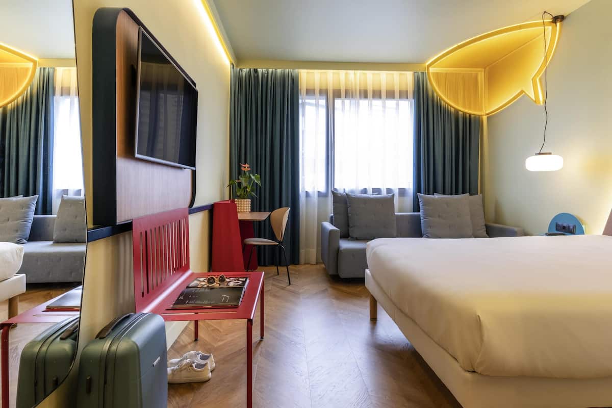 1 bedroom, hypo-allergenic bedding, down comforters, Select Comfort beds