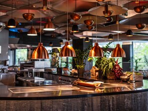 Breakfast, lunch, dinner served; Mediterranean cuisine - Ibis Styles Madrid City las Ventas (Madrid)