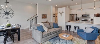 Luxury Loft 17 I Hot Tub I Great Views I Best Price I Discounted Attractions