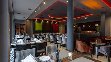 Tägliches Frühstücksbuffet (21.9 EUR pro Person)