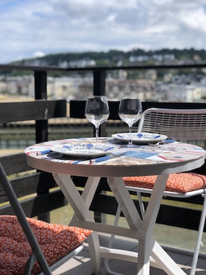 تناول الطعام بالخارج