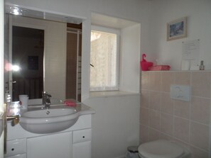Shower, free toiletries, hair dryer, towels