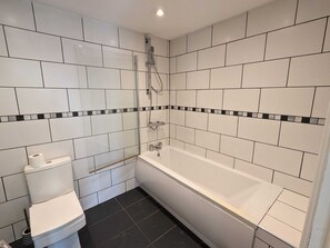 Standard Triple Room, Multiple Beds (Shared) | Bathroom | Shower, designer toiletries, towels, soap - Ormsby Townhouse (Middlesbrough)