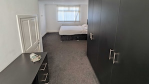 Standard Triple Room, Multiple Beds (Shared) | Desk, soundproofing, WiFi (free) - Ormsby Townhouse (Middlesbrough)