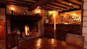 Breakfast, lunch and dinner served - The Green Dragon (Cheltenham)