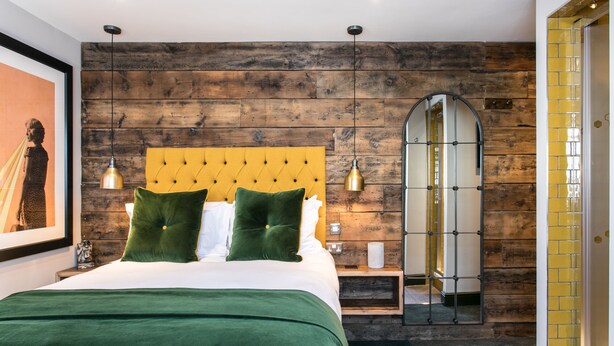  Standard Double Room | Blackout drapes, iron/ironing board (on request), WiFi (free) - The Green Dragon (Cheltenham)