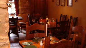 Breakfast, lunch and dinner served - The Green Dragon (Cheltenham)