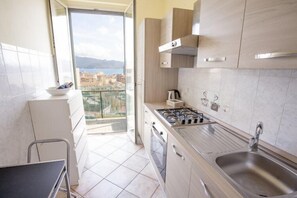 Apartment, 1 Schlafzimmer | Eigene Küche | Großer Kühlschrank, Ofen, Herdplatte