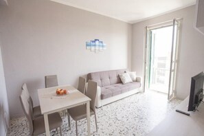 Apartment, 1 Bedroom | Living room | 50-inch LCD TV with digital channels, TV - La Casa di Carola (Portoferraio)