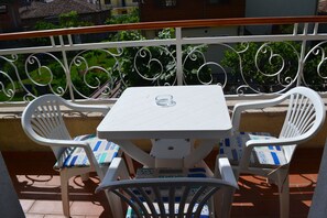 ห้องทริปเปิล, ระเบียง | ระเบียง