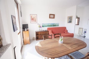 Apartment, 2 Bedrooms | Living area