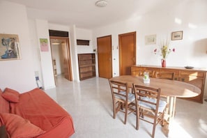 Apartment, 2 Bedrooms | Living area