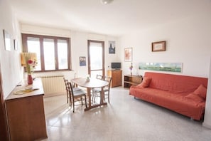 Apartment, 2 Bedrooms | Living area