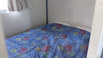 2 bedrooms, iron/ironing board, bed sheets