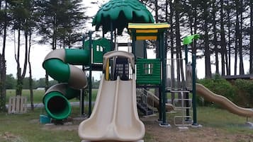 Children’s play area – outdoor