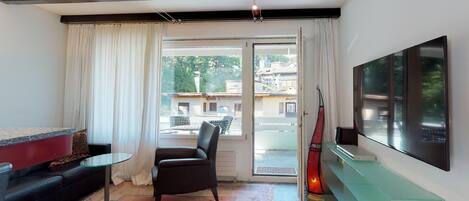 TV, fireplace, stereo