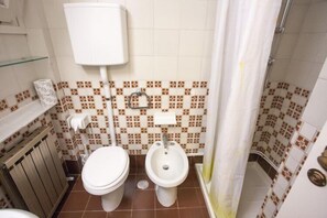 Studio (Number 39) | Bathroom | Towels - Residence Acquabona (Portoferraio)
