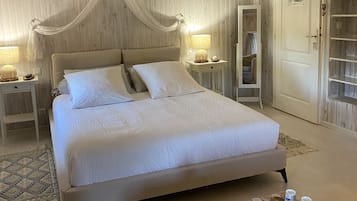 Tweepersoonskamer (Romane) | Luxe beddengoed, individueel gedecoreerd, individueel gemeubileerd