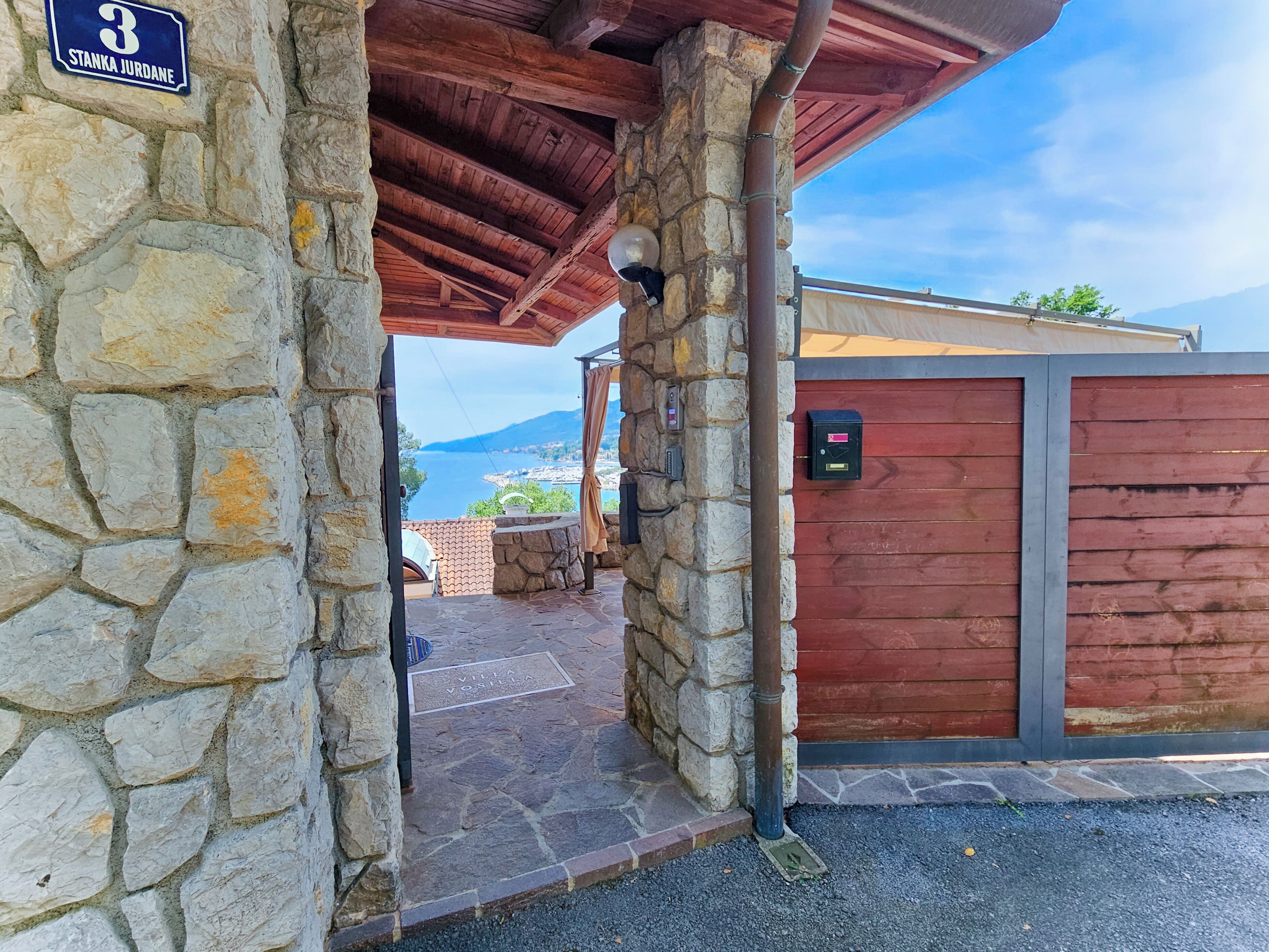 บริเวณภายนอก