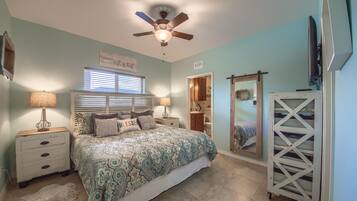 Condo, 2 Bedrooms | 2 bilik tidur, seterika/papan seterika, Wi-fi percuma, cadar katil