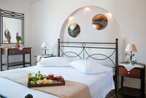 Ropa de cama hipoalergénica, escritorio y sistema de insonorización