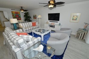 獨棟房屋, 2 間臥室 | 客廳 | 電視