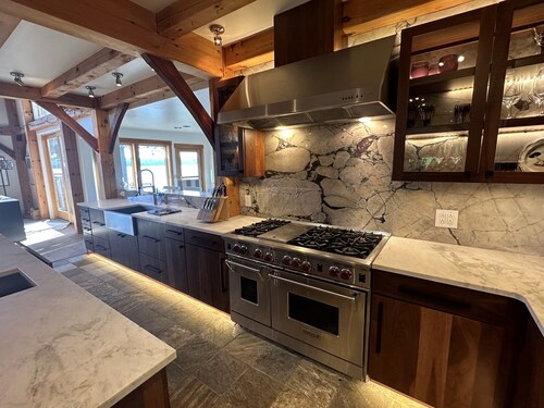 Spitfire Retreat on Champlain. Less than an HOUR TO WHITEFACE Mtn.or Montreal.