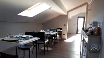 Free daily continental breakfast