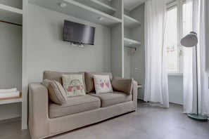 Chambre Quadruple (3) | Coin séjour | Télévision à écran plat