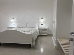 Chambre Triple Deluxe, non-fumeurs, balcon | Vue de la chambre