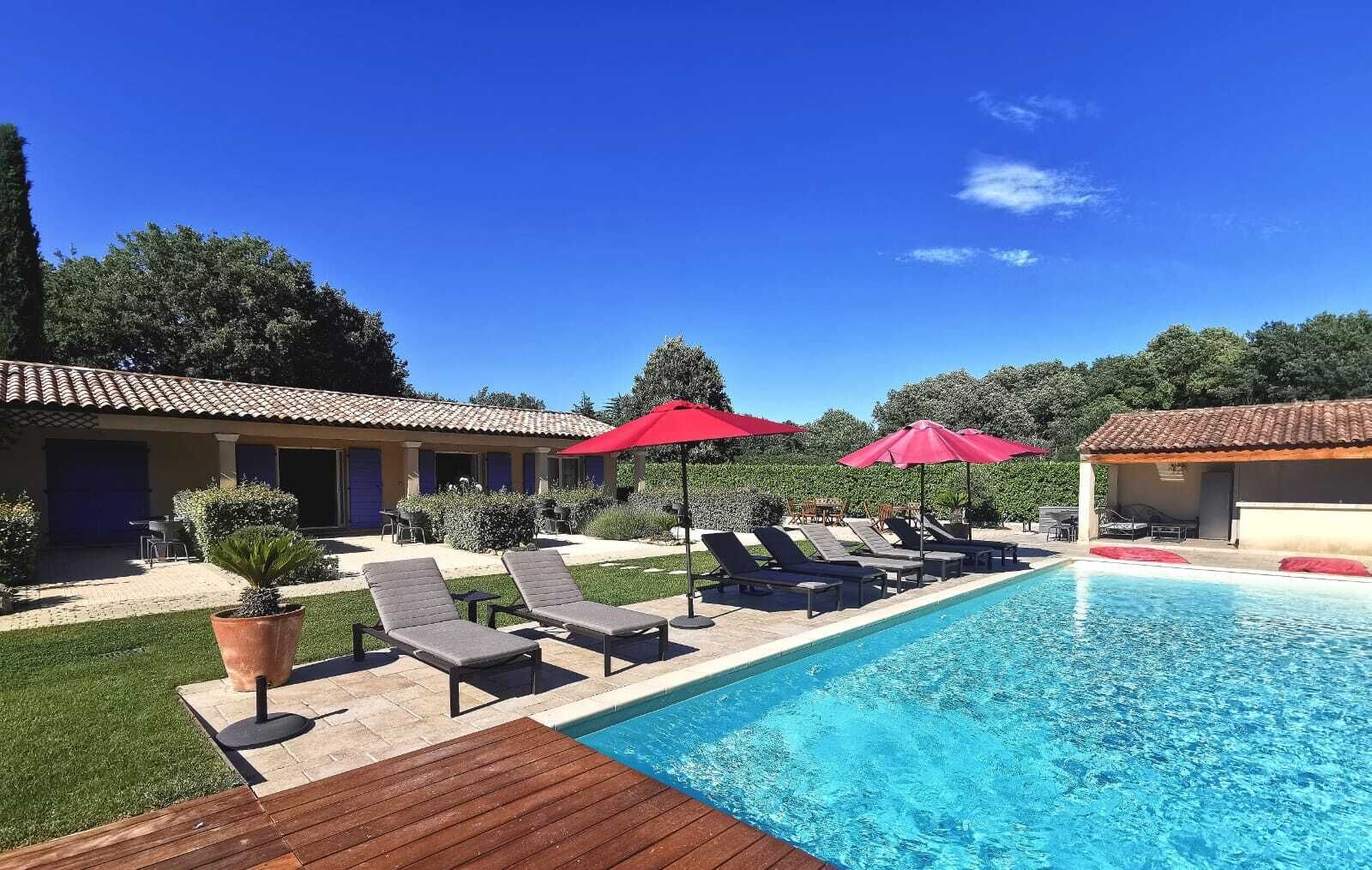 حمّام سباحة خارجي موسمي