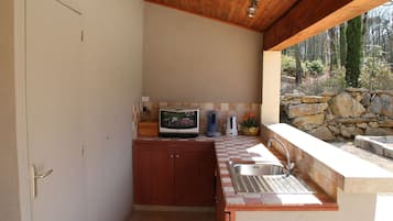 Refrigerador, microondas, placa de cocina, cafetera/tetera