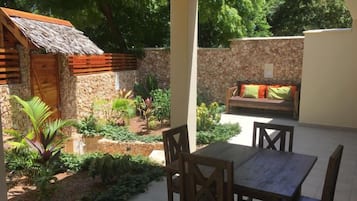 Classic Cottage, Kitchenette | Terrace/patio