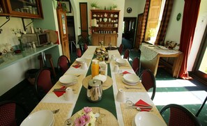Free daily continental breakfast