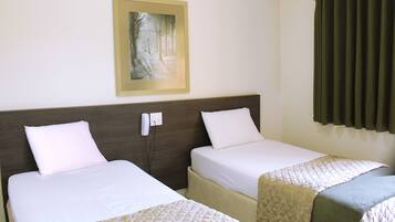 Minibar, Schreibtisch, Verdunkelungsvorhänge, Bügeleisen/Bügelbrett