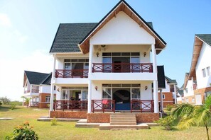 Front of property - Blue Water Resort Diani (Diani Beach)