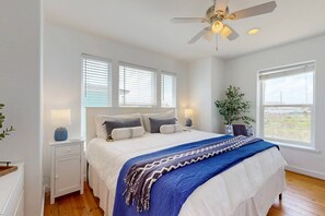 3 bedrooms, desk, WiFi, bed sheets