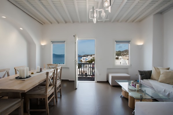 Luxury Apartment, 2 Bedrooms, Sea View (Venice 3) | Living area